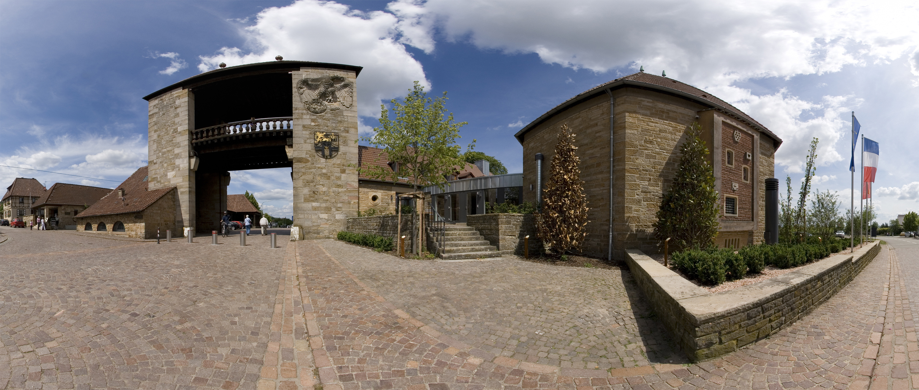 Panorama vom deutschen Weintor in Schweigen-Rechtenbach.