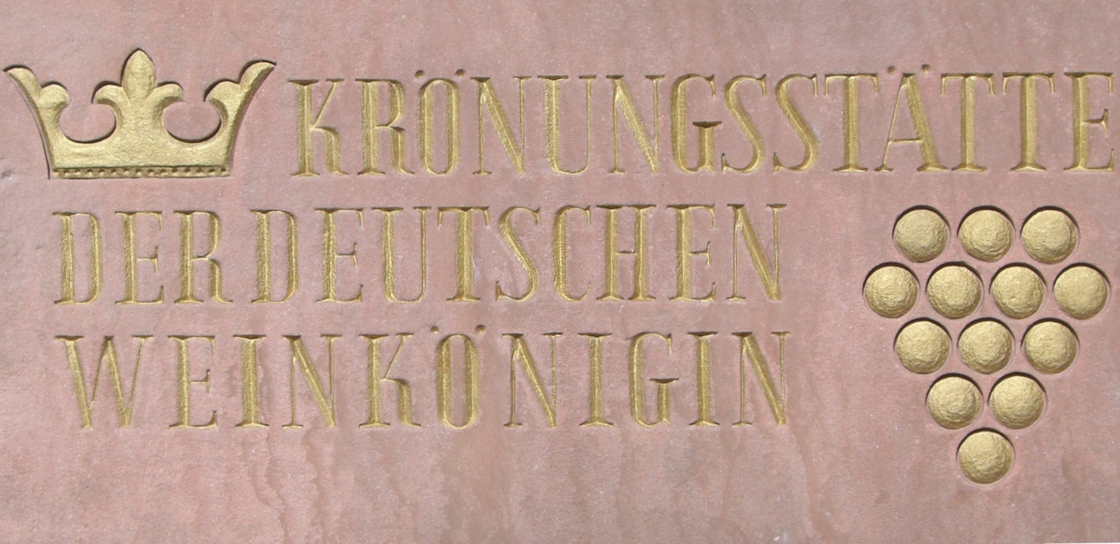 Inschrift beim Neustadter Saalbau.